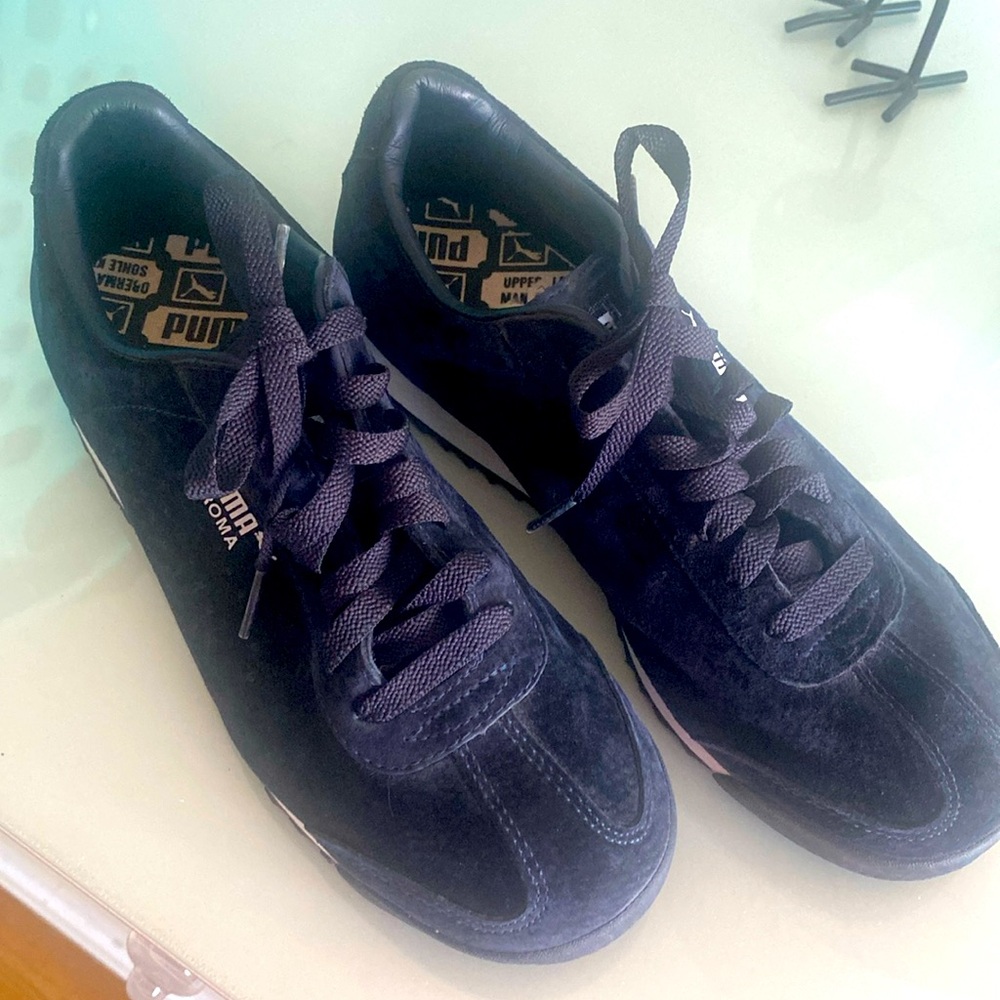 Brand new Puma Roma suede athletic shoes